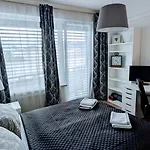 E2 Oldtown Luxury Apartment: Urban Comfort