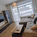 E2 Luxury Oldtown - 2x Parking, Foodstore, Pcscreen, Netflix, Unlimited Music, Crib, Babychair, Fastwifi, Aircon Apartman *