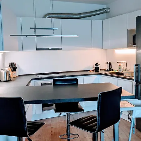 Апартаменты E2 Luxury Oldtown - 2x Parking, Foodstore, Pcscreen, Netflix, Unlimited Music, Crib, Babychair, Fastwifi, Aircon Кошице