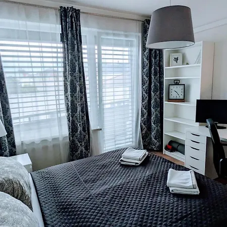 E2 Oldtown Luxury Apartment: Urban Comfort