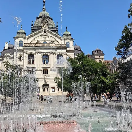 E2 Luxury Oldtown - 2x Parking, Foodstore, Pcscreen, Netflix, Unlimited Music, Crib, Babychair, Fastwifi, Aircon *