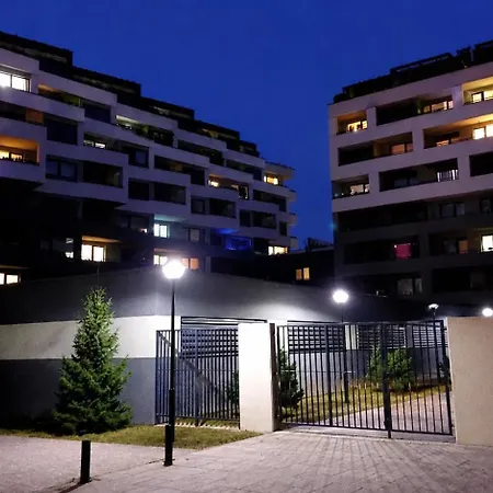 E2 Luxury Oldtown - 2x Parking, Foodstore, Pcscreen, Netflix, Unlimited Music, Crib, Babychair, Fastwifi, Aircon *