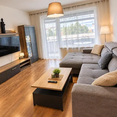 E2 Luxury Oldtown - 2x Parking, Foodstore, Pcscreen, Netflix, Unlimited Music, Crib, Babychair, Fastwifi, Aircon Apartment