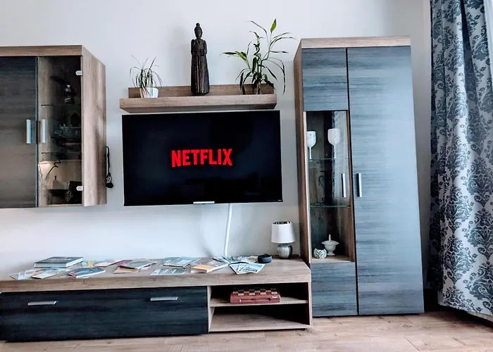 E2 Luxury Oldtown - 2x Parking, Foodstore, Pcscreen, Netflix, Unlimited Music, Crib, Babychair, Fastwifi, Aircon Appartamento Košice