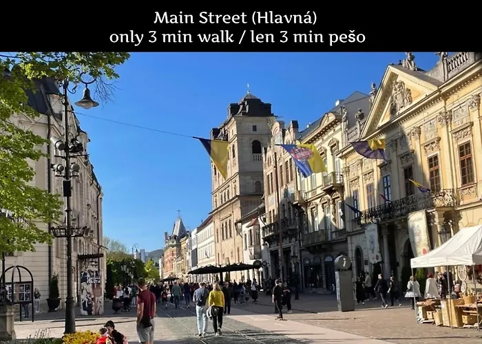 E2 Luxury Oldtown - 2x Parking, Foodstore, Pcscreen, Netflix, Unlimited Music, Crib, Babychair, Fastwifi, Aircon *