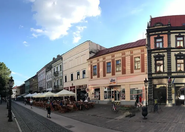 E2 Luxury Oldtown - 2x Parking, Foodstore, Pcscreen, Netflix, Unlimited Music, Crib, Babychair, Fastwifi, Aircon Appartamento Košice