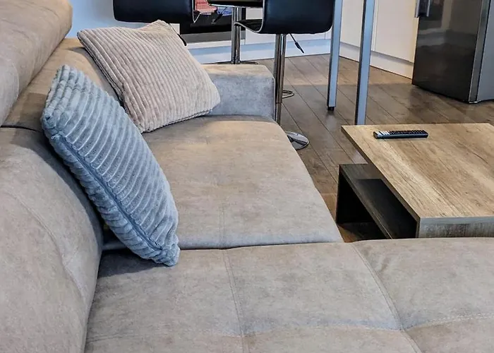 E2 Luxury Oldtown - 2x Parking, Foodstore, Pcscreen, Netflix, Unlimited Music, Crib, Babychair, Fastwifi, Aircon Διαμέρισμα Košice